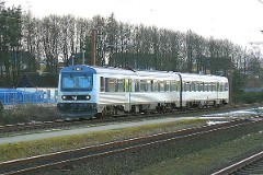 DSB MR 4004/MRD 4204 photographed in Lunderskov 19. February 2005.  The MRD class was purchased from 1981 to 1985 in a number of 97. The MR class was purchased from 1978 to 1985 in a number of 98. The first 30 of the MR class were built by Uerdingen in Germany, the rest of the MR class and all of the MRD class were built by Scandia in Denmark. Dieselhydraulic Deutz engine. 325 hp. Max speed 120 km/h - 75 mph. Length each unit 22 335 mm. Weight 34,5 metric tonnes. One trainset consists of two units. Renovated in 1995 - 1997. Increased max. speed to 130 km/h - 81 mph. MR 4004 was put in service in 1978 - MRD 4204 was put in service in 1982. From 2003 to 2004 the trainset was leased to Arriva.